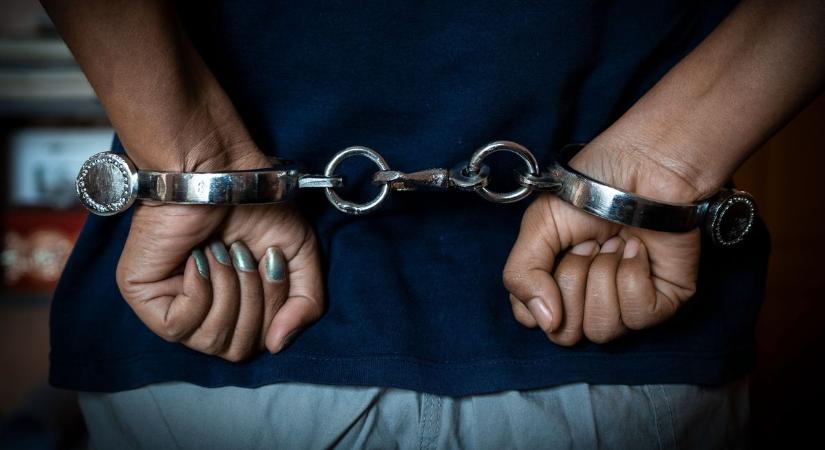 Vakmerő akció a veszprémi kórházban: futásnak eredt a fogvatartott férfi