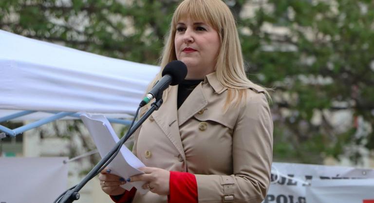 „Zárjatok ki engem is!” – üzente a kecskeméti DK-s képviselő Dobrev Klárának