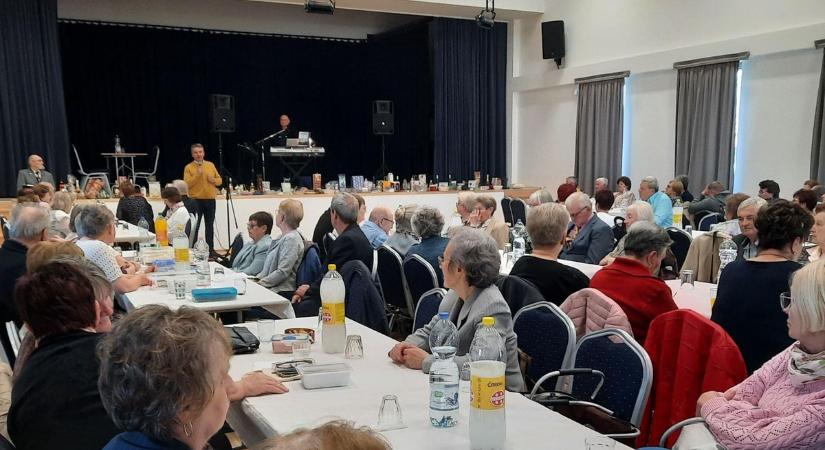 Ünnep és közösség: nőnapi közgyűlést tartottak a szedresi nyugdíjasok
