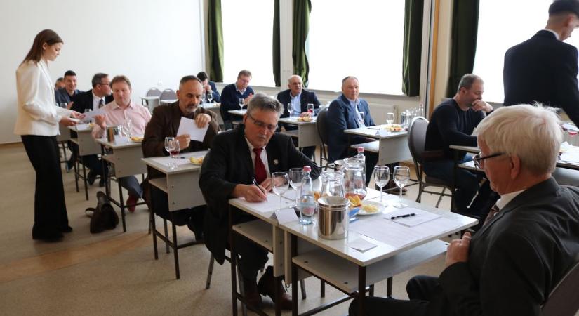 A kadarkát ünnepelte Kiskőrös: eredményhirdetés és díjazás a XXX. Nemzetközi Borversenyen – fotók