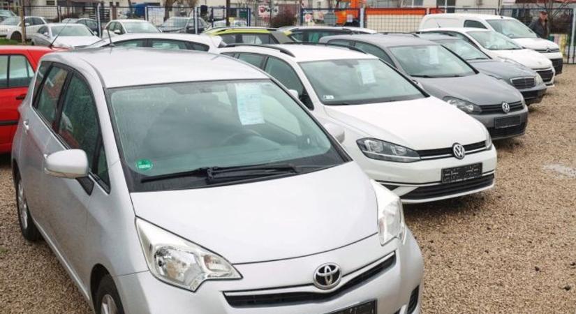 Felejtsd el a papírozást, új és gyors megoldás terjed itthon a használt autók eladásánál!