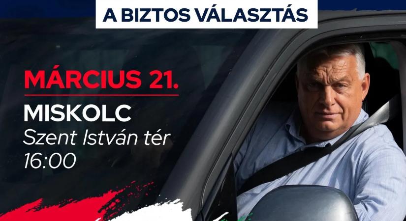 Úton Miskolcra: benzinkúton kávézott Orbán Viktor
