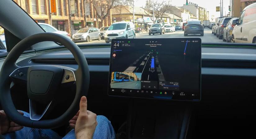 A választási őrület az önvezető Teslát is meghülyíti, de így is izgalmas volt vele a budapesti próbakör