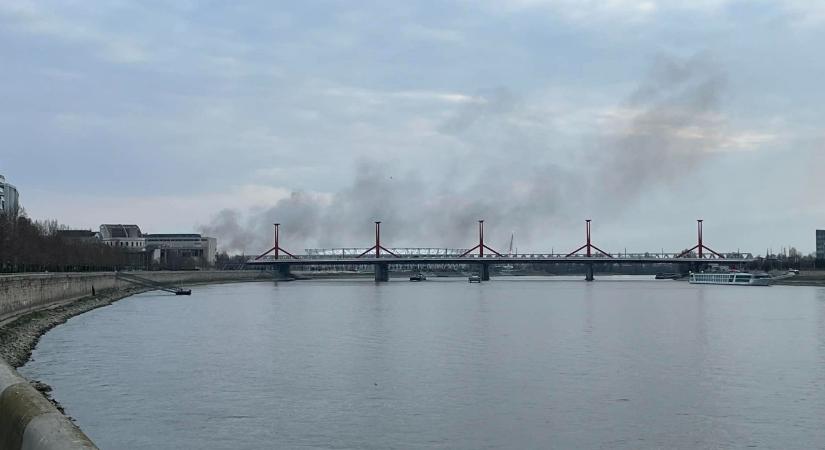 Valami nagyon ég Budapesten