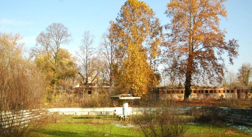 Rozsdás korlátok, repedezett medencék: így néz ki ma az egykor legendás magyar fürdő, a Tungi