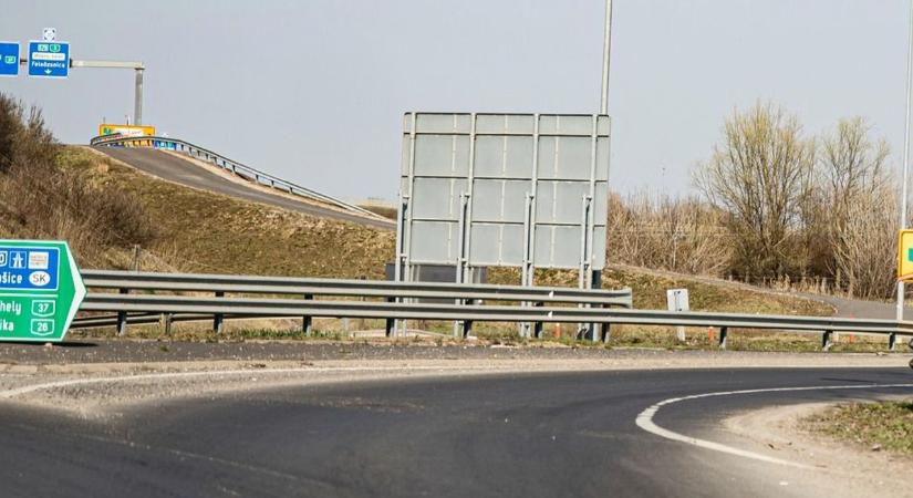 Lerobbant az autós Sajóbábonynál, ami ezután következett, azt még a nyilvánossággal is megosztotta a sofőr