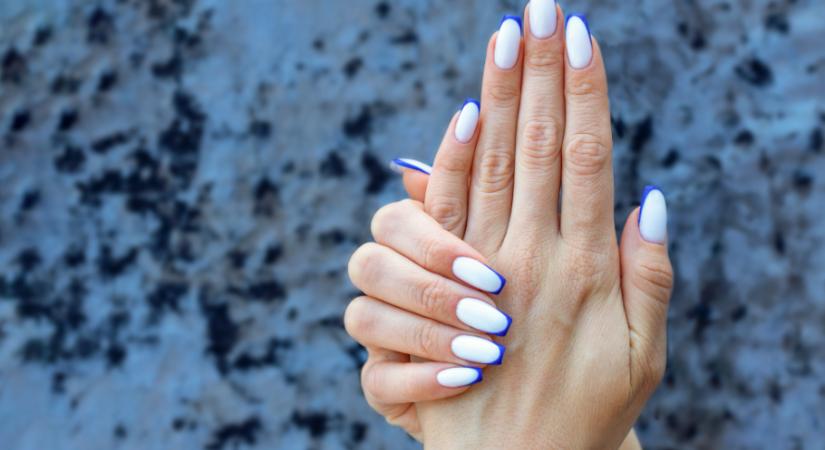 A kék francia manikűrnél nincs most menőbb: íme 5 trend, amit neked is ki kell próbálnod