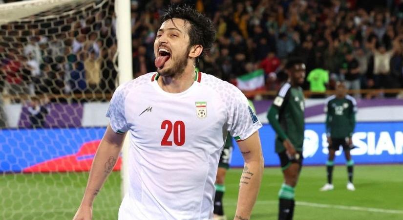 Iránban szintet lépett a terror: a kivégzett birkózó után a futballválogatott ikonját tették taccsra