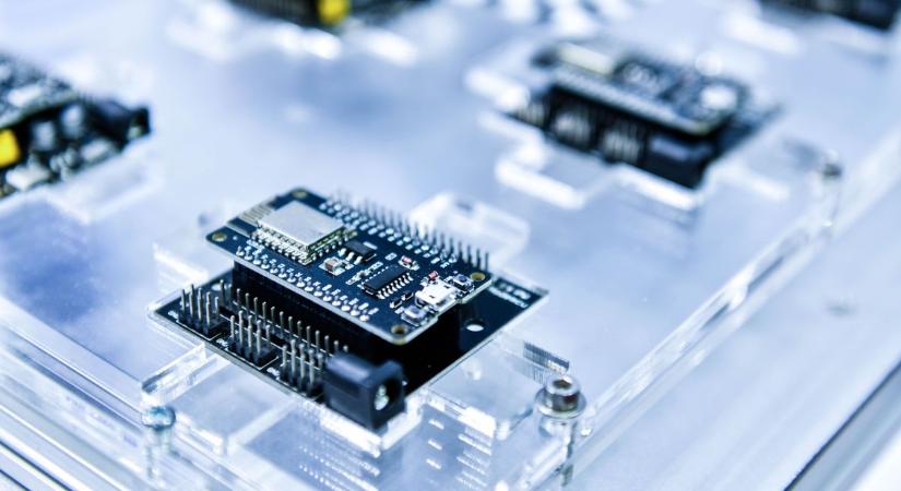 Milliárdok mennek AI-chipekre, mégsem készül elég: a mesterséges intelligencia újraírja a globális chiphiányt