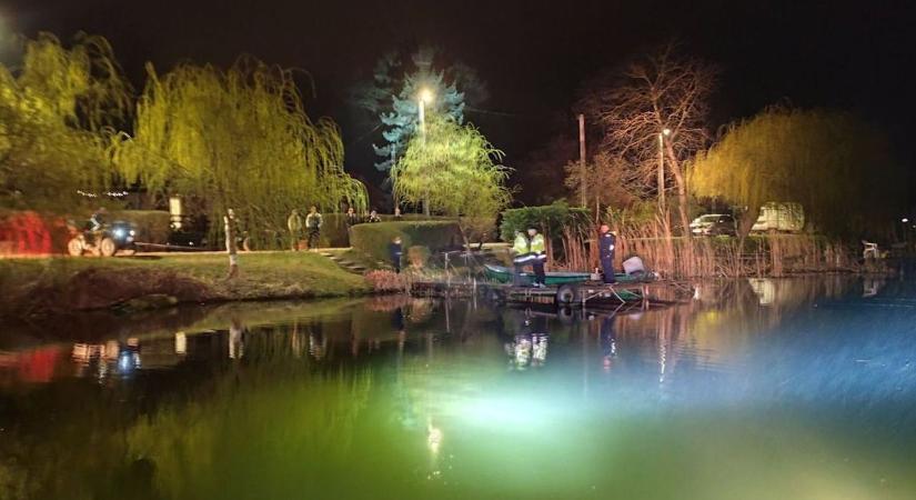 Helyi lakosok kezdték meg a Dunán felborult csónak utasának újraélesztését