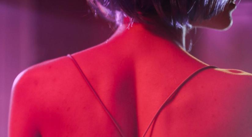 Lebuktam a lakótársam előtt, mostantól kukkolni akar!