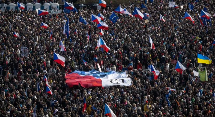 Tízezrek tüntettek Prágában Andrej Babiš kormánya ellen