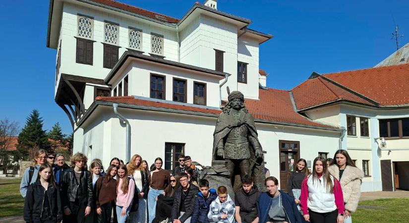 Történelmi emlékhelyeket kerestek fel a diákok, jártak Regécen és Kassán