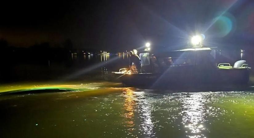 Drámai életmentés a Dunán: felborult egy csónak, egy embert újra kellett éleszteni – fotókkal