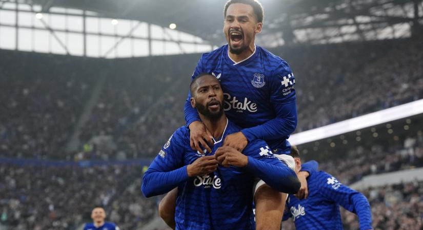 Ősi riválisa tett hatalmas szívességet a Liverpoolnak, pont nélkül távozik a Chelsea a Mersey-partról