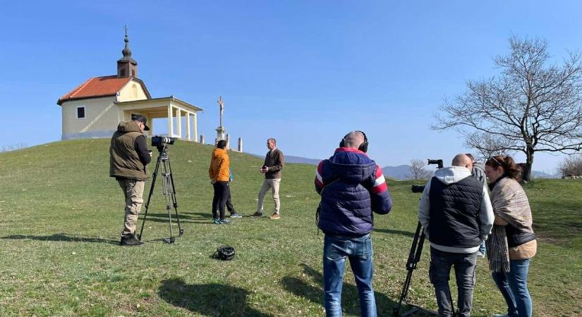 Hevesi faluban forgott a kamera – népszerű TV-műsorban tűnik fel a vármegye egyik települése