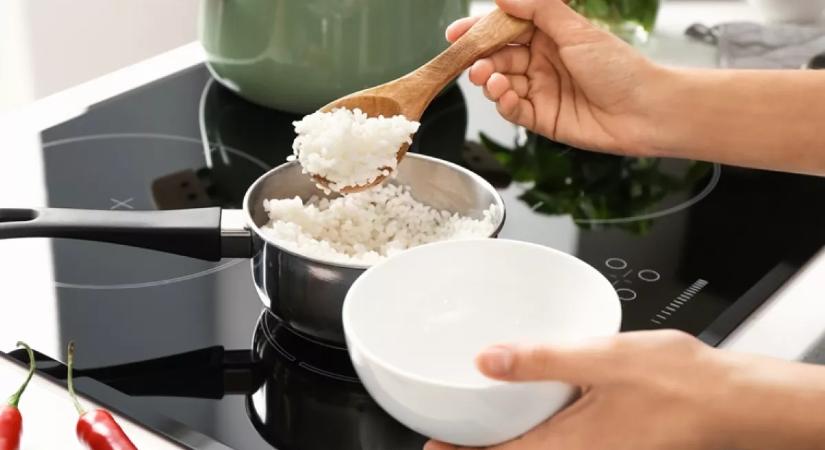 Soha ne vízben főzd a rizst: ettől a trükktől lesz pergős és illatos mindenki kedvenc körete
