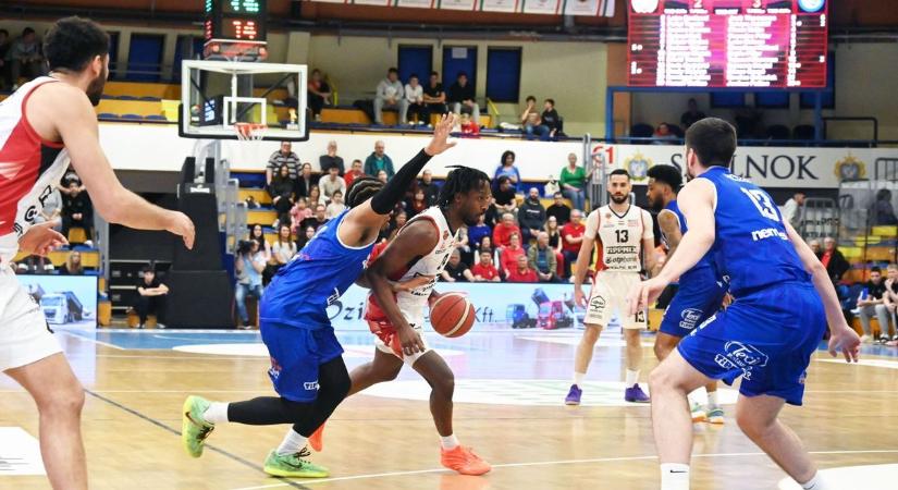 A hátralévő három forduló eredményeitől függetlenül már alapszakaszelső az Olajbányász