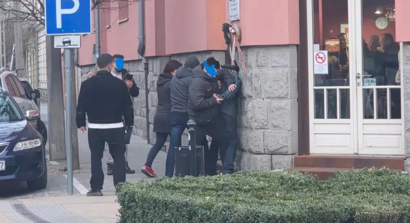Rendőrök szerelték le a Márki-Zay rendezvényét megzavaró férfit, akinél a politikus szerint fegyvernek látszó tárgy volt
