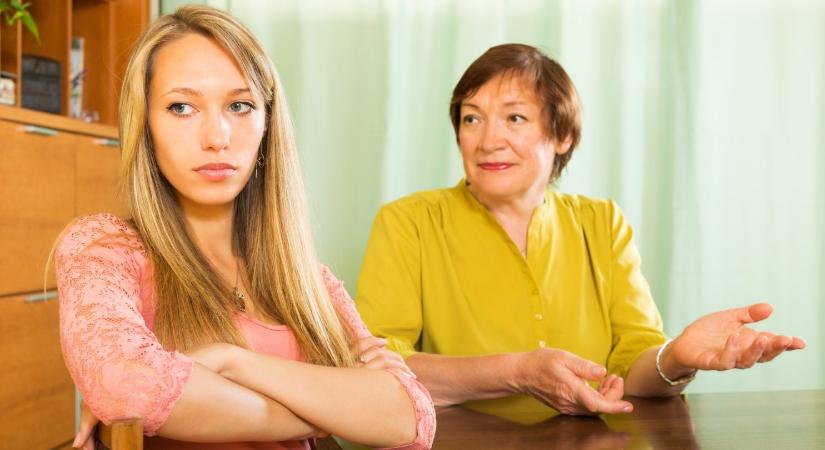 7 szokás, amit az idősebbek udvariasnak tartanak, de a fiatalabb generáció idegeire megy