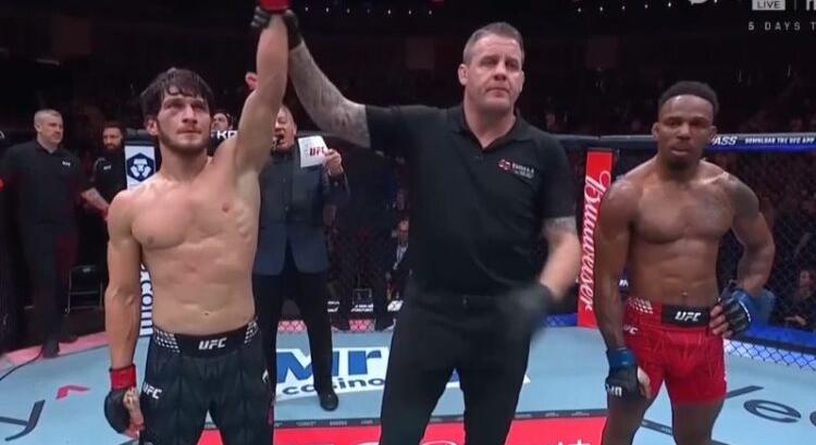 Movsar Evloev többségi pontozással vette el Lerone Murphy veretlenségét egy óriási kihagyás után