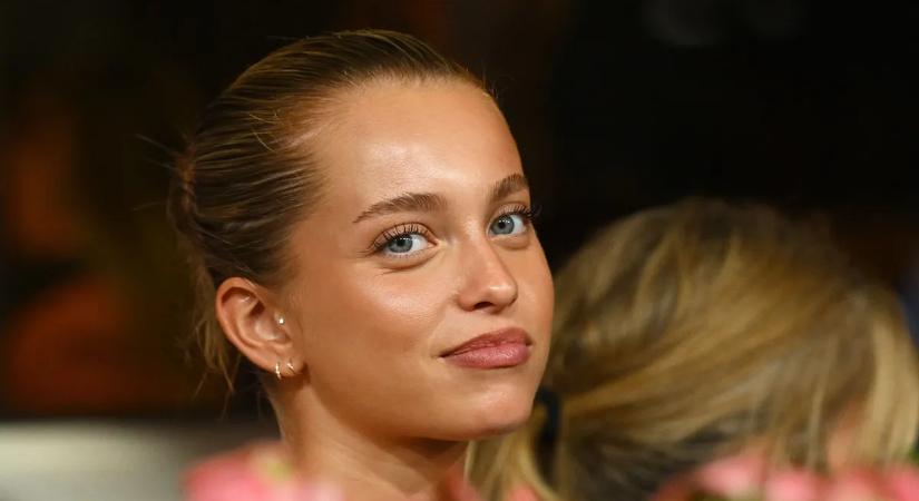 Szétnyílt a felső, melltartó nélkül szexizett az F1-es exbarátnő