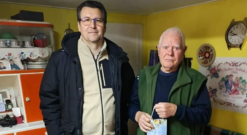 Szakályban köszöntötték a kilencven éves Józsi bácsit