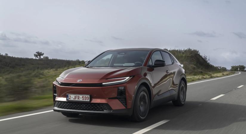 Ilyen a tisztán elektromos Toyota C-HR! Érdemes lecsapni rá a mostani árkedvezménnyel?
