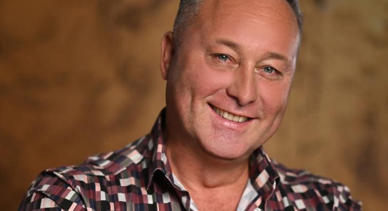 Eltilthatják az énekléstől a roma mulatós sztárt