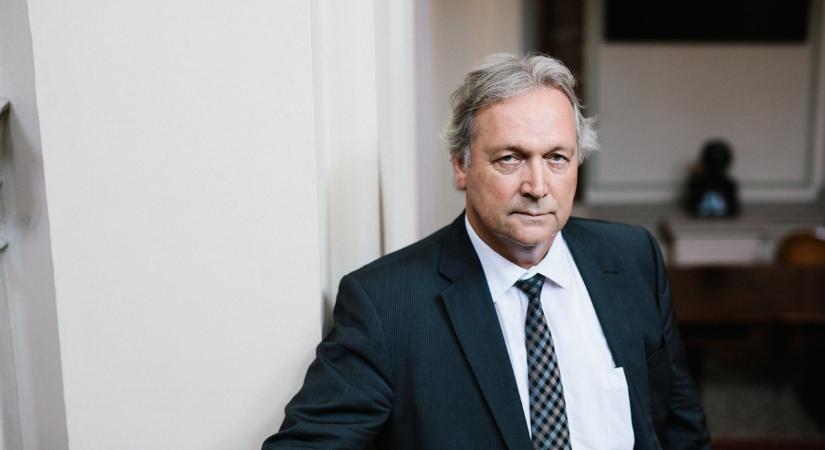 „Továbbra is várom miniszter urat” – Freund Tamás MTA-elnök a Mandinernek