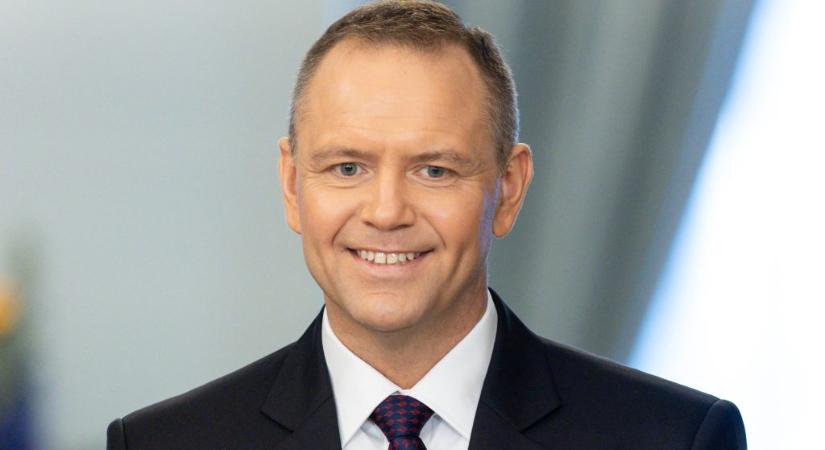 Budapestre látogat hétfőn a lengyel elnök, Karol Nawrocki, aki pár hónapja még nem volt hajlandó találkozni Orbánnal