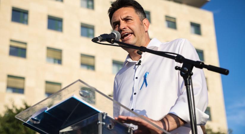 Fegyvernek látszó tárggyal zavarták meg Márki-Zay rendezvényét, a rendőrségnek kellett közbelépnie