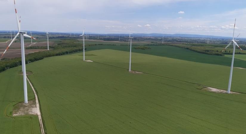 Szélerőművek mellé telepítettek akkumulátort Magyarországon