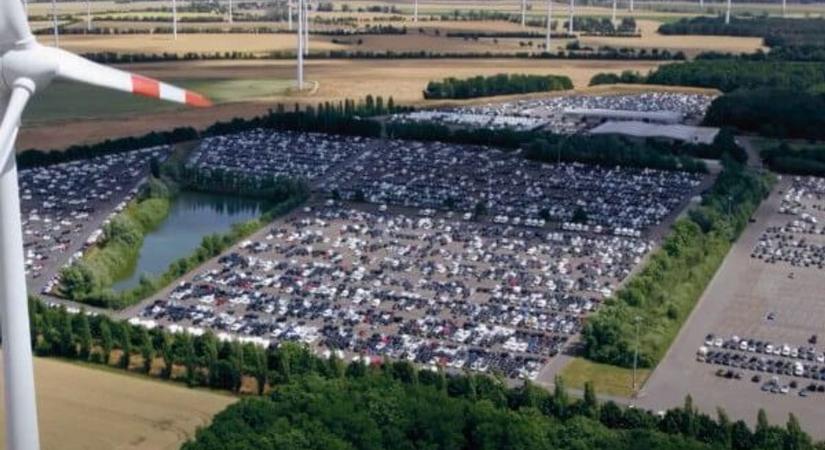 Vesz még valaki használtautót igazi kereskedésben?