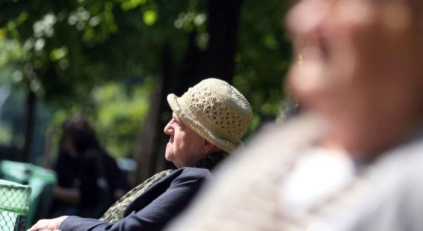Sikkasztásgyanú: besokalltak a nyugdíjasok, perbe fogták az államot