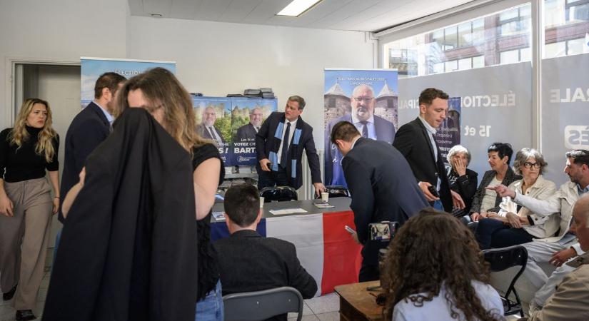 Sorsdöntő napra virradt Franciaország: elkezdődött a szavazás második fordulója – ma sok minden eldől