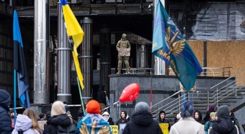 Eltűnt katonák családjai vonultak utcára Kijevben