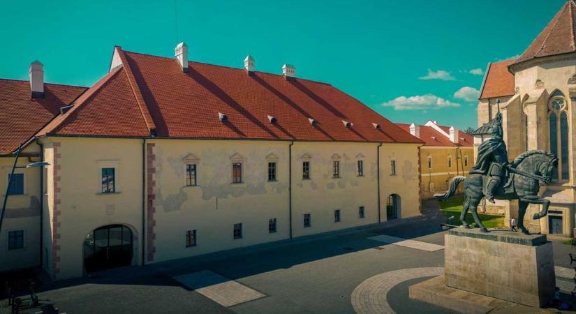 Szenzáció: restaurálják és kiállítják a tizenegy erdélyi fejedelem portréját!