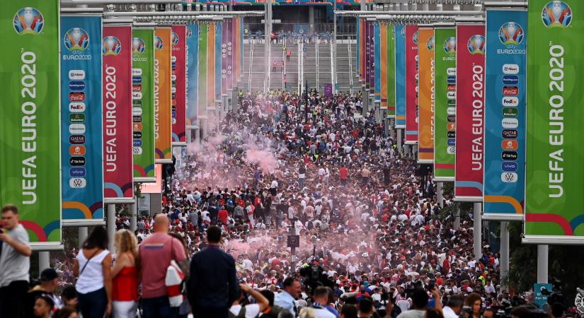 Büncselekménnyé minősítették Angliában a meccsre belógást