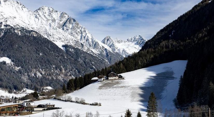 Lavina sodort el síelőket az olaszországi Dél-Tirol tartományban