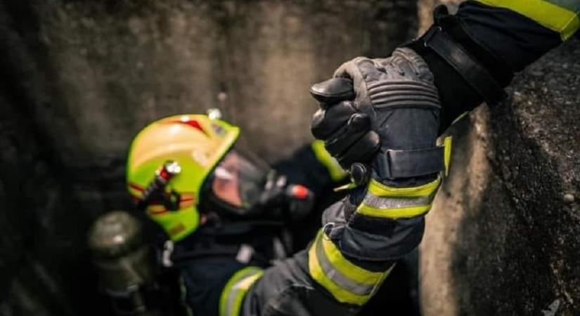 Sűrű éjszakájuk volt a Maros megyei tűzoltóknak