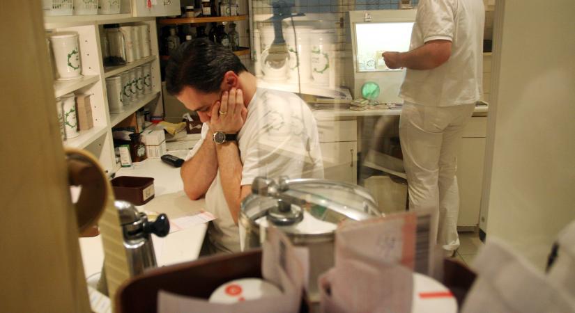 Hétfőn tüntetnek a gyógyszerészek, bezárják a legtöbb patikát