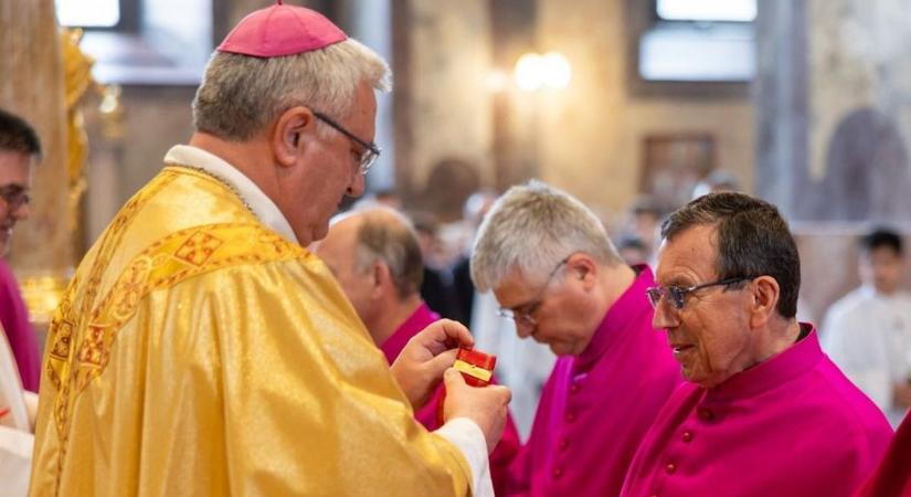 Kanonok lett Tamás atya, kapuvári plébános, már gyermekkorában miseruhát kért ajándékba