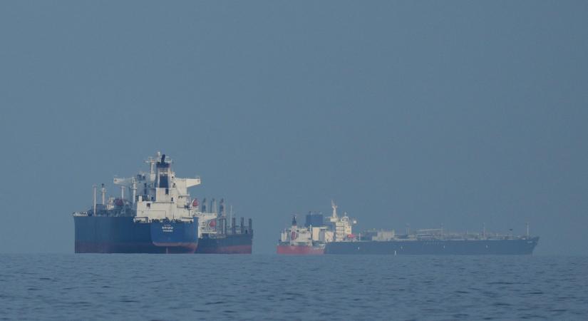 Trump 48 órát adott Iránnak, hogy megnyissák a Hormuzi-szorost