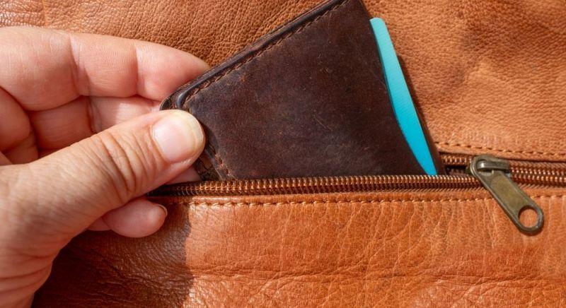 Kétszer lopták meg a balek rendőrt a kávéházi tolvajok