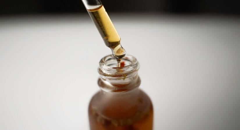 Kókuszolaj a hajra? Igen, jól látod, sokkal puhábbá teszi a hajad, mint a drága olajok