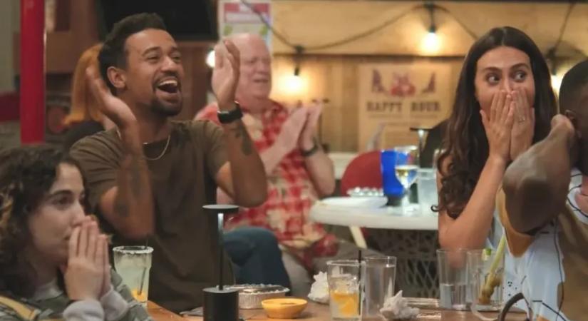 Nem elég, hogy elvisznek egy kínos csapatépítőre, de rajtad kívül mindenki beépített ember