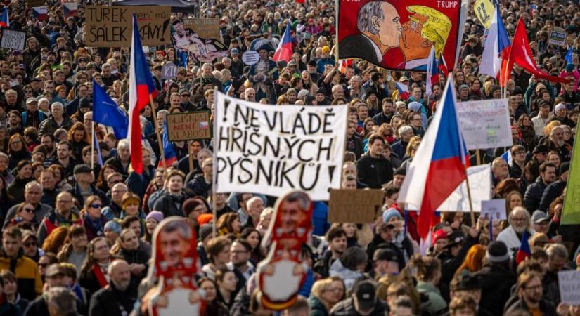 Tömegtüntetés volt Prágában azért, hogy a cseh kormány ne kövesse Magyarország példáját