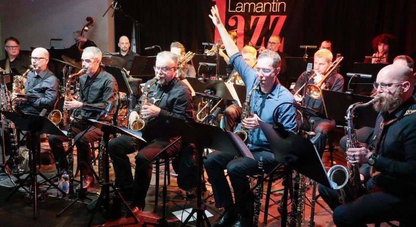 A Budapest Jazz Orchestra nyitotta újra a Lamantin Klubot – Big band, nagy sztorik és egy kis Chuck Norris
