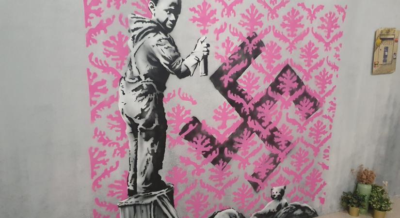 Kiderült ki Banksy, megoldódott a művészti világ legnagyobb kortárs rejtélye